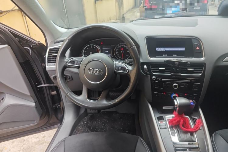 Used Audi Q5 2015 40 TFSI Trendy Edition Steering Wheel