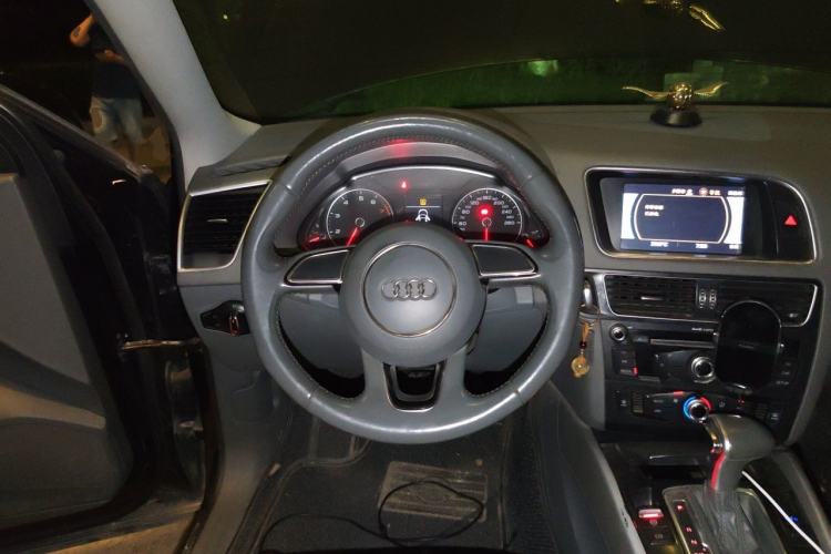 Used Audi Q5 2015 40 TFSI Trendy Edition Steering Wheel