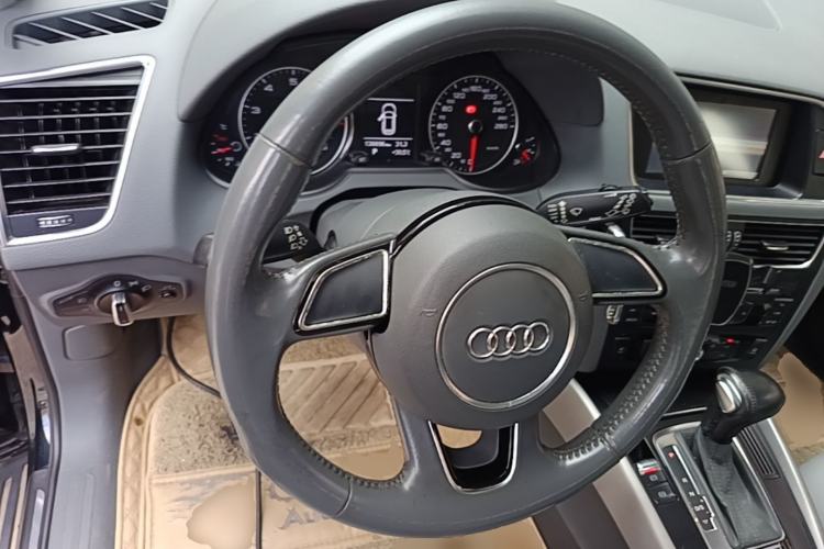 Used Audi Q5 2015 40 TFSI Trendy Edition Steering Wheel
