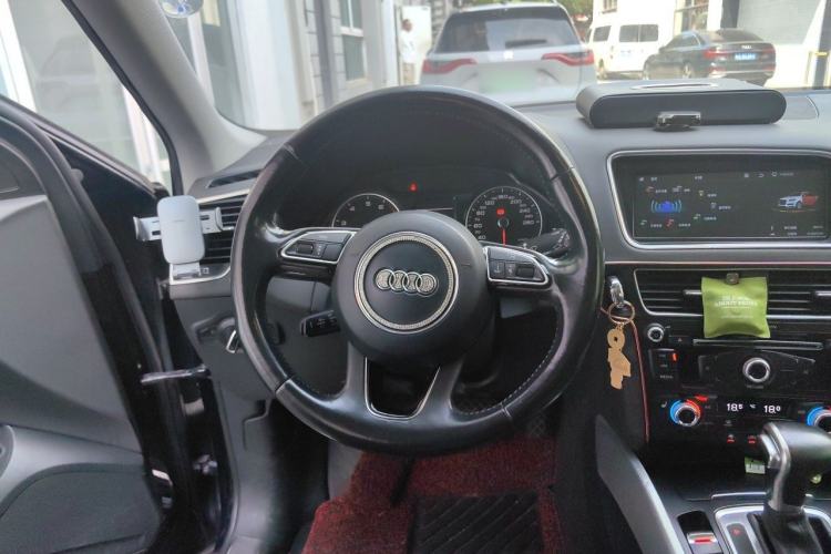 Used Audi Q5 2015 40 TFSI Technology Edition Steering Wheel