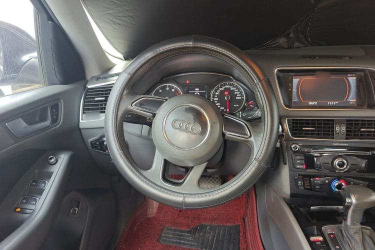 Used Audi Q5 2015 40 TFSI Trendy Edition Steering Wheel