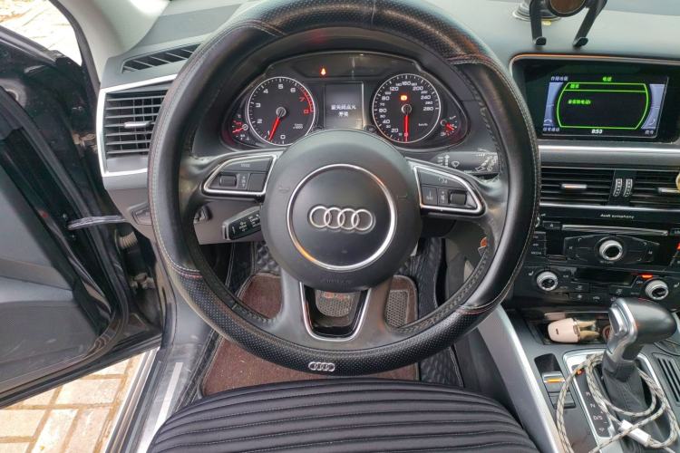 Used Audi Q5 2015 40 TFSI Technology Edition Steering Wheel