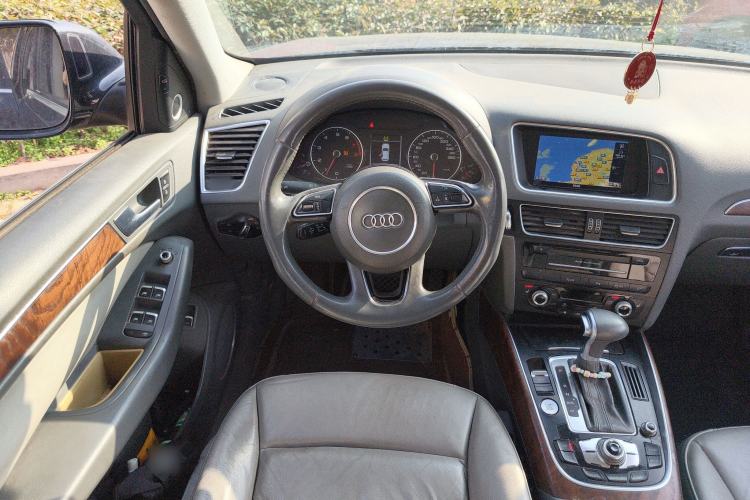 Used Audi Q5 2015 40 TFSI Comfort Model Steering Wheel