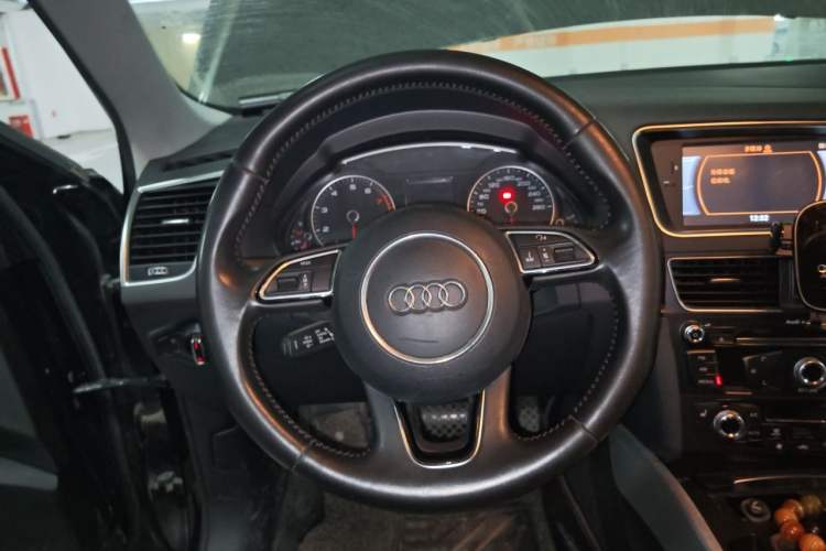 Used Audi Q5 2015 40 TFSI Technology Edition Steering Wheel
