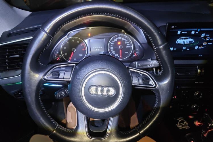 Used Audi Q5 2015 40 TFSI Trendy Edition Steering Wheel