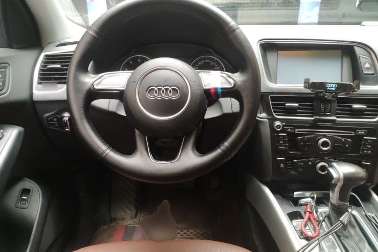 Used Audi Q5 2015 40 TFSI Trendy Edition Steering Wheel