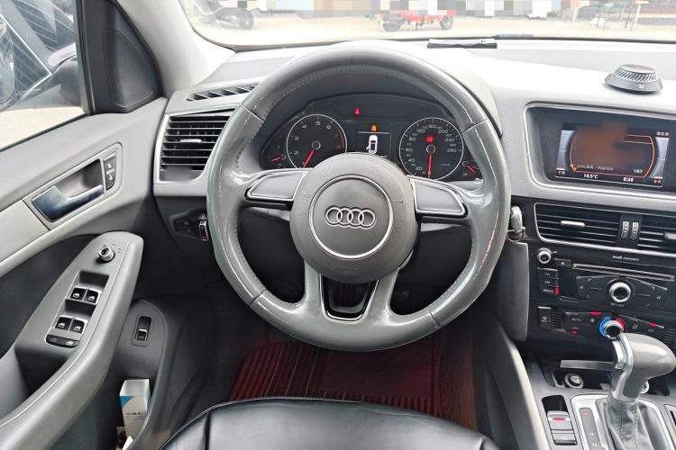 Used Audi Q5 2015 40 TFSI Trendy Edition Steering Wheel
