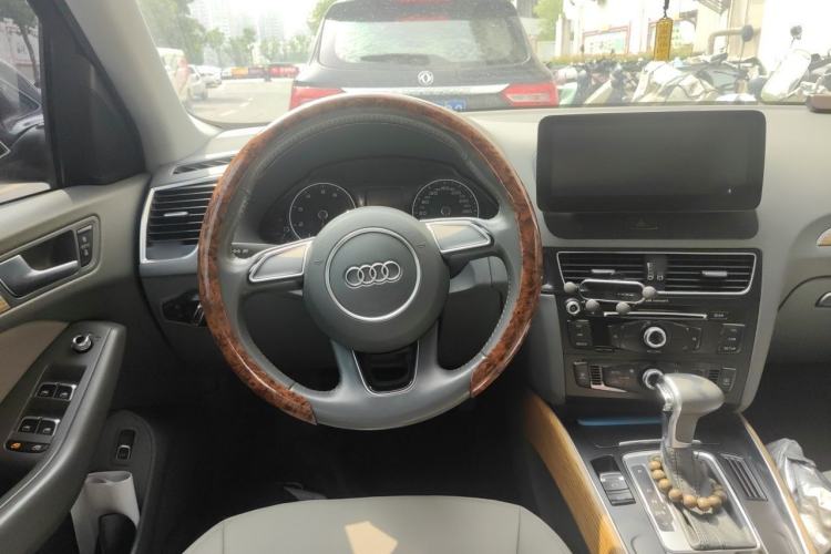 Used Audi Q5 2015 40 TFSI Trendy Edition Steering Wheel