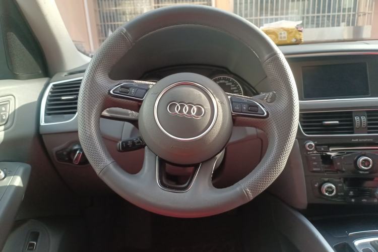 Used Audi Q5 2015 40 TFSI Technology Edition Steering Wheel