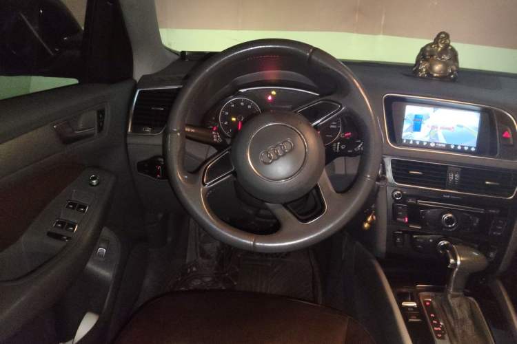 Used Audi Q5 2015 40 TFSI Trendy Edition Steering Wheel