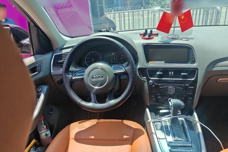 Used Audi Q5 2015 40 TFSI Trendy Edition Steering Wheel