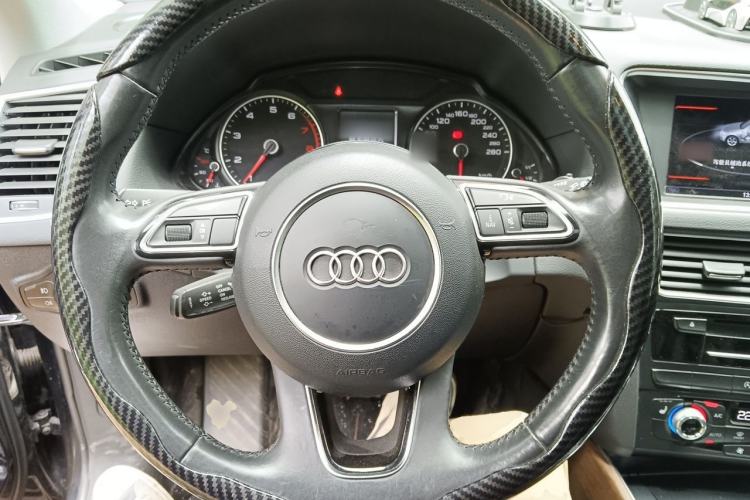 Used Audi Q5 2015 40 TFSI Comfort Model Steering Wheel