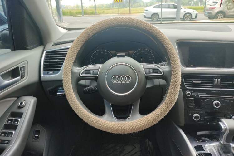 Used Audi Q5 2015 40 TFSI Technology Edition Steering Wheel