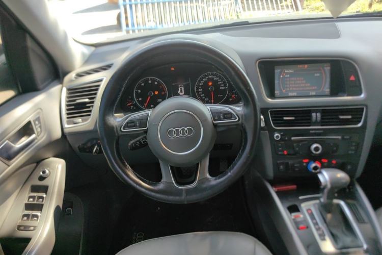 Used Audi Q5 2015 40 TFSI Trendy Edition Steering Wheel