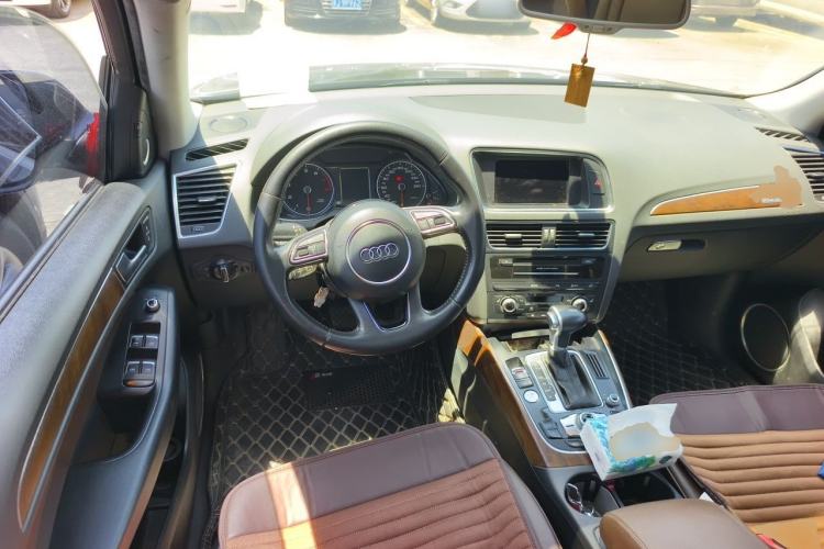 Used Audi Q5 2015 40 TFSI Comfort Model Steering Wheel