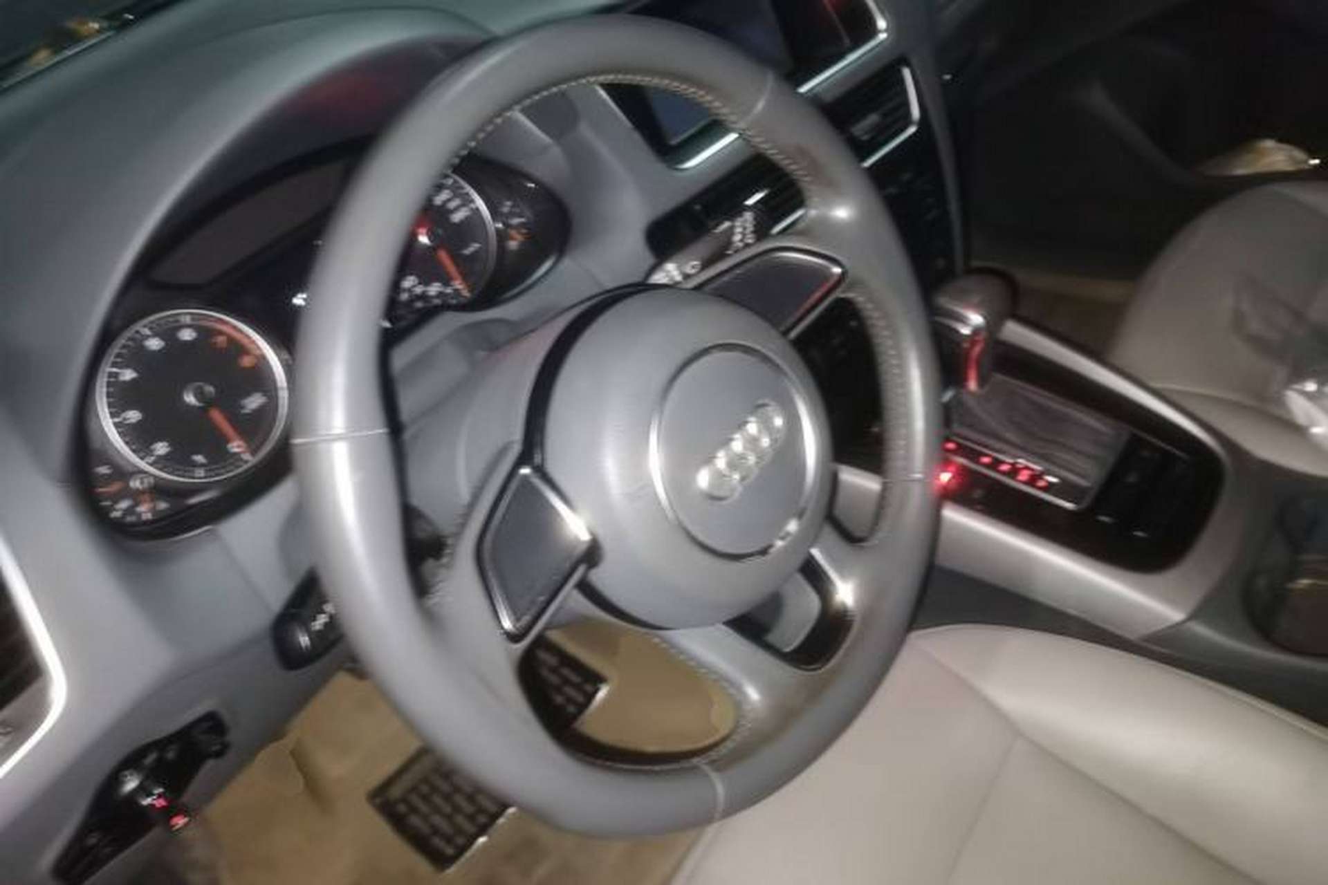 Used Audi Q5 2015 40 TFSI Trendy Edition Steering Wheel