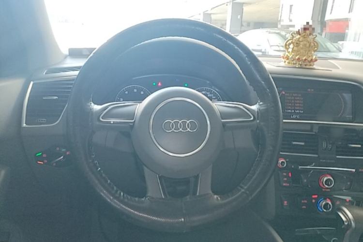 Used Audi Q5 2015 40 TFSI Trendy Edition Steering Wheel