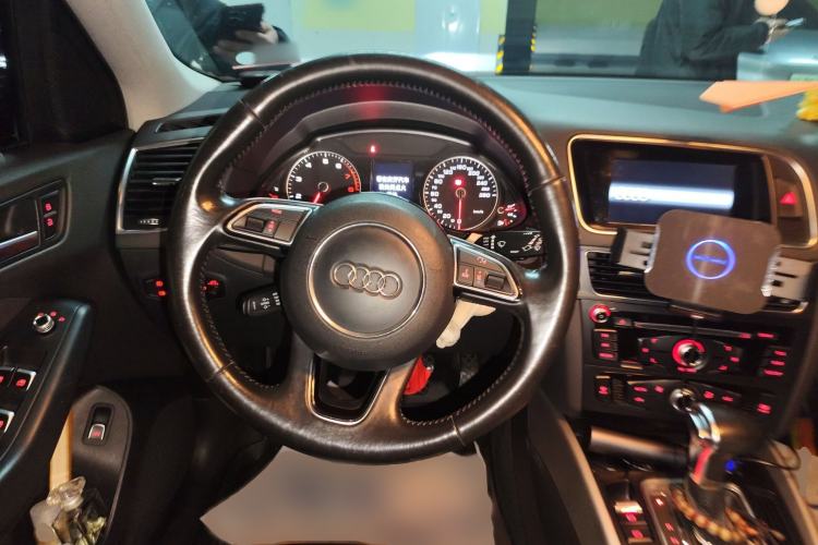 Used Audi Q5 2015 40 TFSI Trendy Edition Steering Wheel
