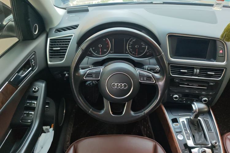 Used Audi Q5 2015 40 TFSI Comfort Model Steering Wheel