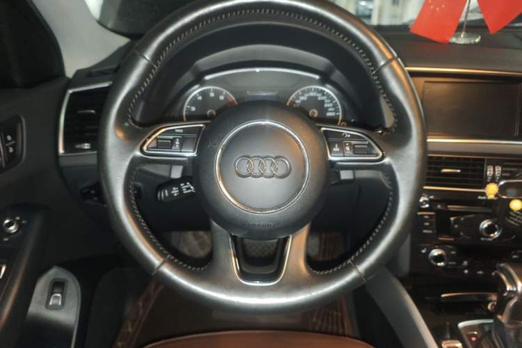 Used Audi Q5 2015 40 TFSI Technology Edition Steering Wheel