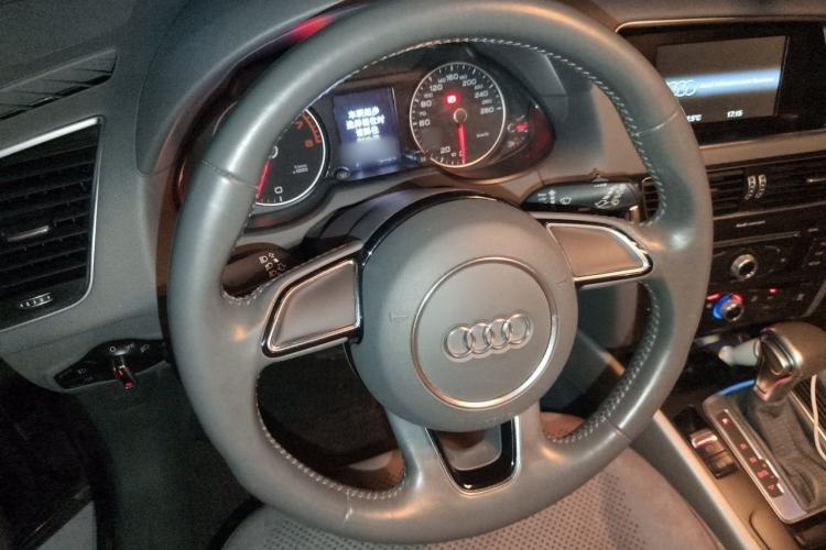 Used Audi Q5 2015 40 TFSI Trendy Edition Steering Wheel