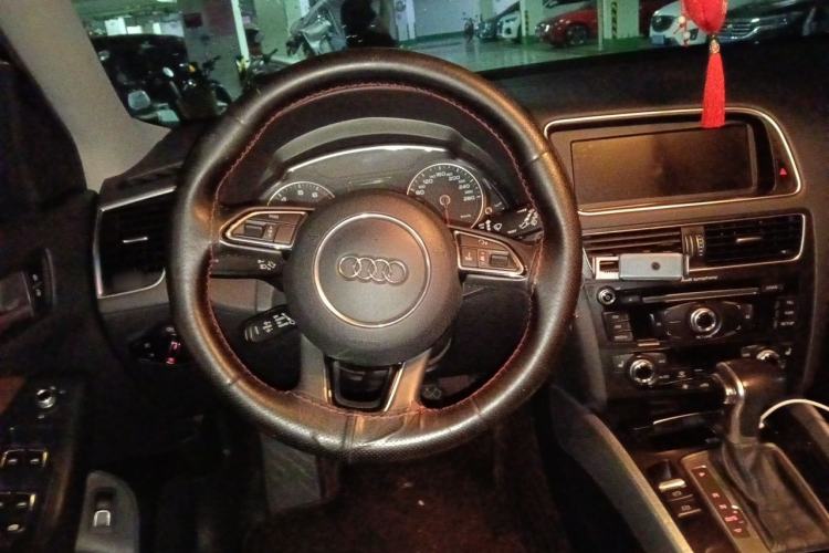 Used Audi Q5 2015 40 TFSI Trendy Edition Steering Wheel