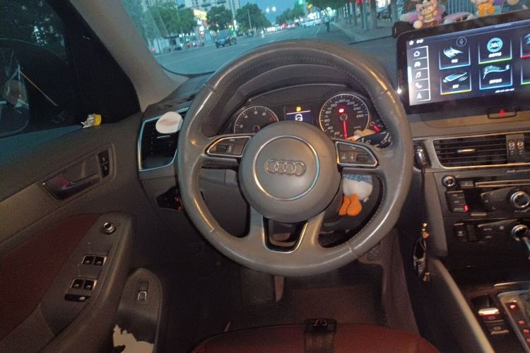 Used Audi Q5 2015 40 TFSI Trendy Edition Steering Wheel