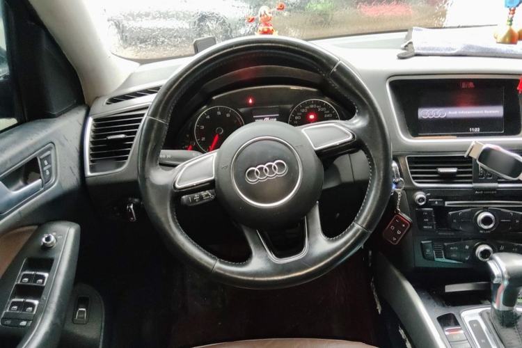 Used Audi Q5 2015 35 TFSI Standard Model Steering Wheel