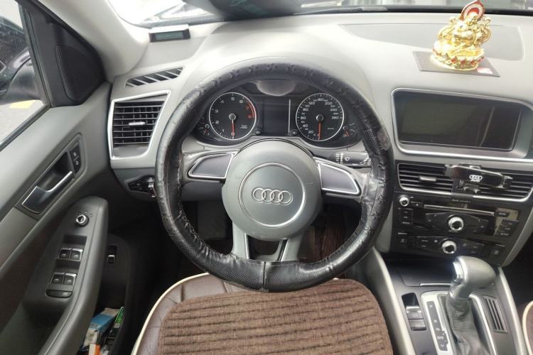 Used Audi Q5 2015 40 TFSI Trendy Edition Steering Wheel