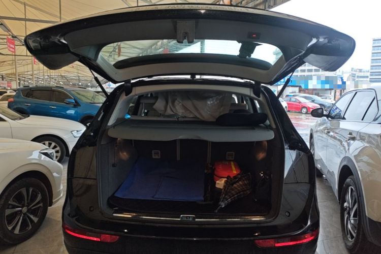 Used Audi Q5 2015 40 TFSI Comfort Model Trunk