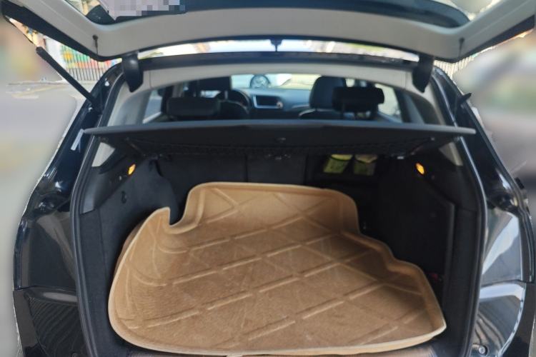 Used Audi Q5 2015 40 TFSI Comfort Model Trunk