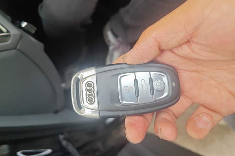 Used Audi Q5 2015 40 TFSI Trendy Edition Vehicle Key