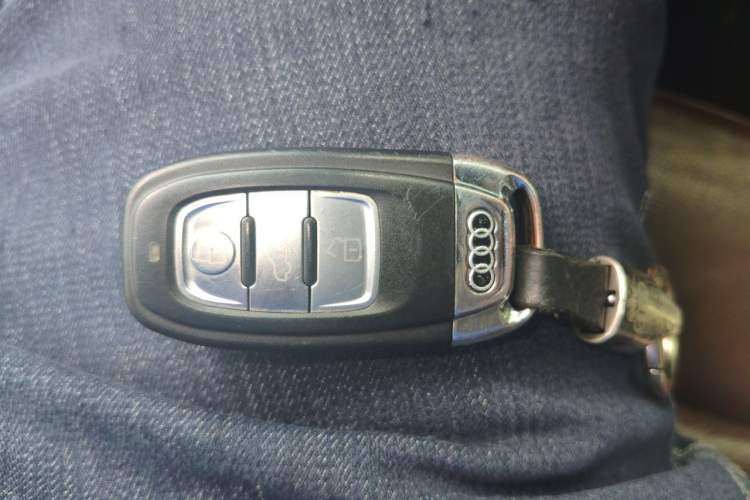 Used Audi Q5 2015 40 TFSI Technology Edition Vehicle Key