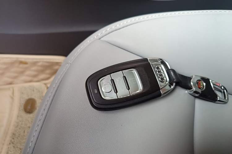 Used Audi Q5 2015 40 TFSI Trendy Edition Vehicle Key