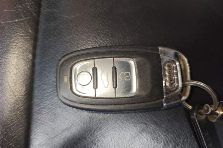 Used Audi Q5 2015 40 TFSI Trendy Edition Vehicle Key