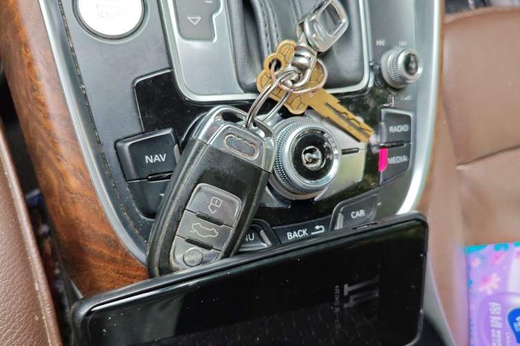 Used Audi Q5 2015 40 TFSI Comfort Model Vehicle Key