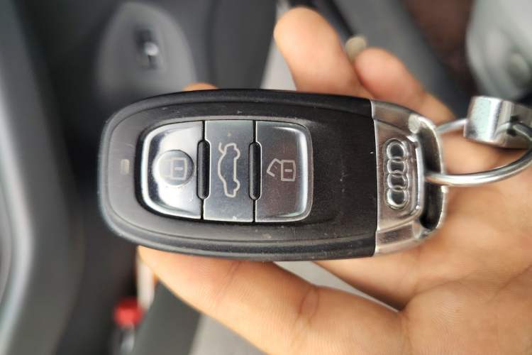 Used Audi Q5 2015 40 TFSI Trendy Edition Vehicle Key