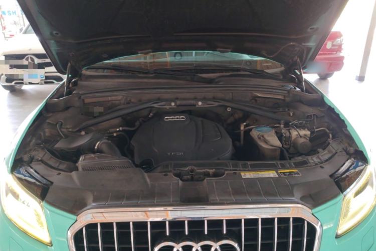 Used Audi Q5 2015 40 TFSI Technology Edition Engine Bay