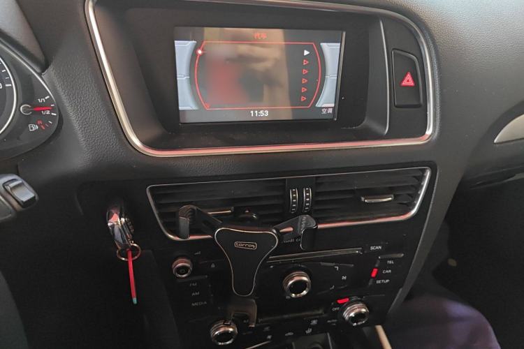 Used Audi Q5 2015 40 TFSI Trendy Edition Audio And AC Panel