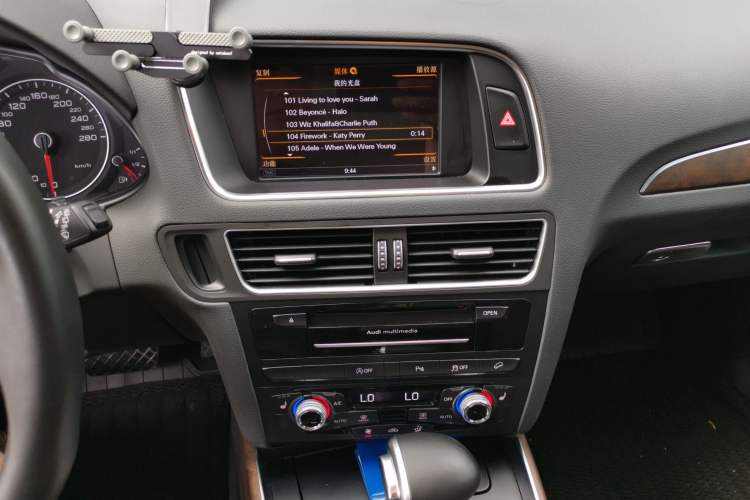 Used Audi Q5 2015 40 TFSI Comfort Model Audio And AC Panel