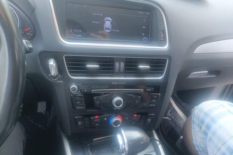 Used Audi Q5 2015 40 TFSI Trendy Edition Audio And AC Panel
