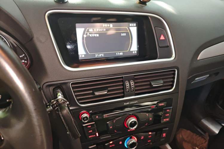 Used Audi Q5 2015 40 TFSI Trendy Edition Audio And AC Panel