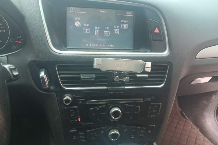 Used Audi Q5 2015 40 TFSI Trendy Edition Audio And AC Panel