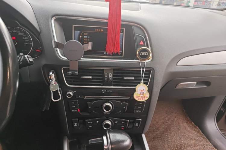 Used Audi Q5 2015 40 TFSI Trendy Edition Audio And AC Panel