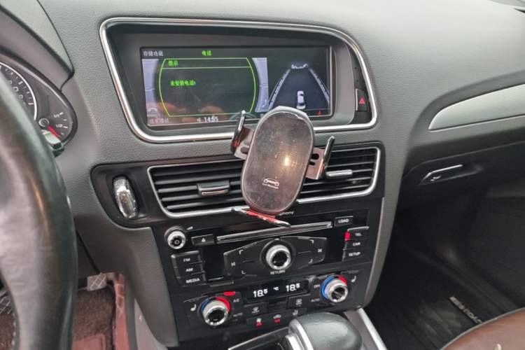 Used Audi Q5 2015 40 TFSI Technology Edition Audio And AC Panel