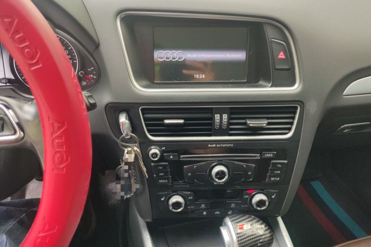 Used Audi Q5 2015 40 TFSI Technology Edition Audio And AC Panel