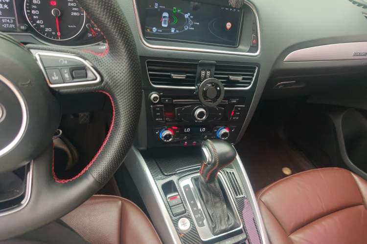 Used Audi Q5 2015 40 TFSI Technology Edition Audio And AC Panel