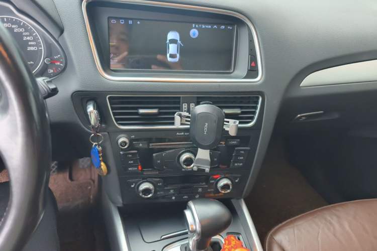 Used Audi Q5 2015 40 TFSI Technology Edition Audio And AC Panel