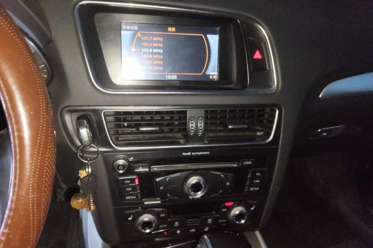 Used Audi Q5 2015 40 TFSI Technology Edition Audio And AC Panel