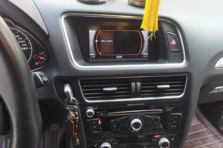 Used Audi Q5 2015 40 TFSI Technology Edition Audio And AC Panel